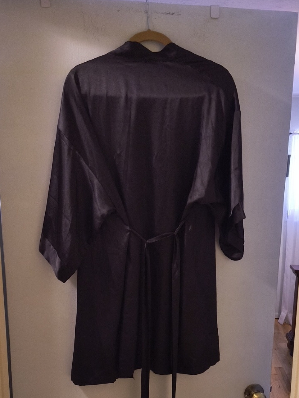 VS Black Robe - Picture 3 of 4